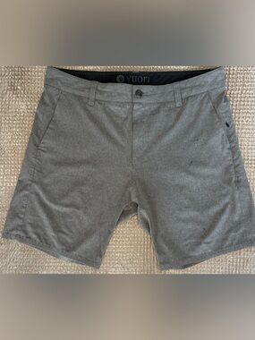 Vuori Aim Shorts Men’s 33 Heather Gray Golf Travel Chino V368 Stained